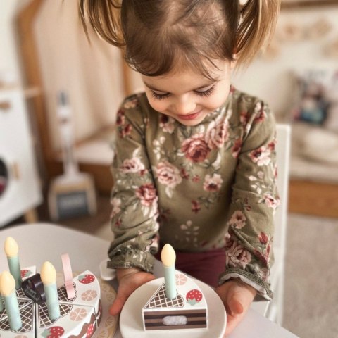 TOOKY TOY Drewniany Tort Urodzinowy do Krojenia na Rzepy ze Świeczkami i Kartką Urodzinową 20 el.
